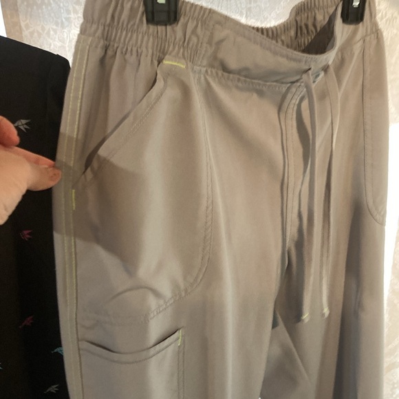 Scrubs great condition solid as set large - Picture 9 of 11